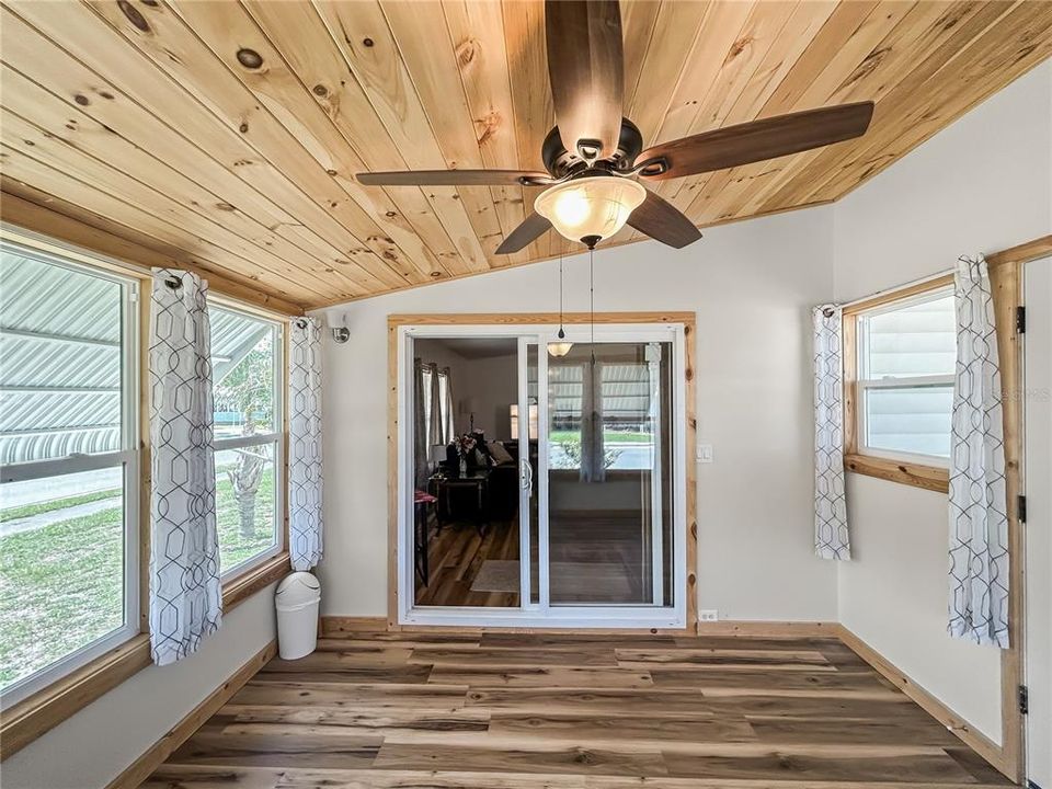 For Sale: $155,000 (2 beds, 2 baths, 1056 Square Feet)