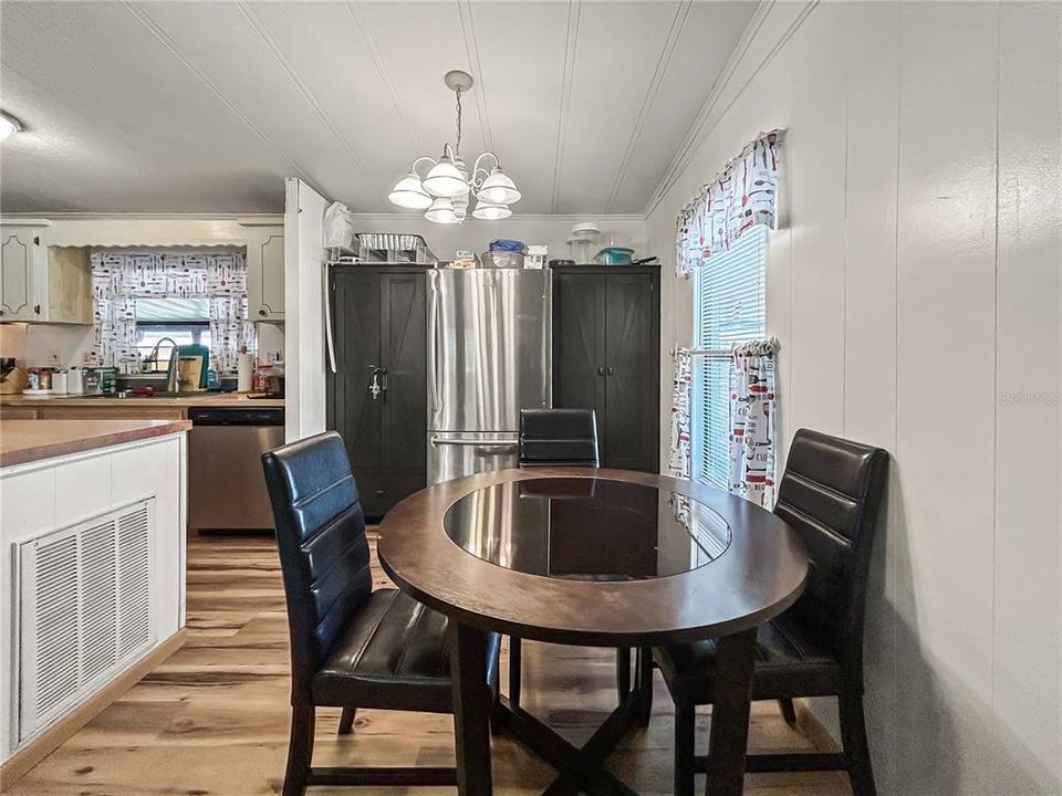 For Sale: $155,000 (2 beds, 2 baths, 1056 Square Feet)