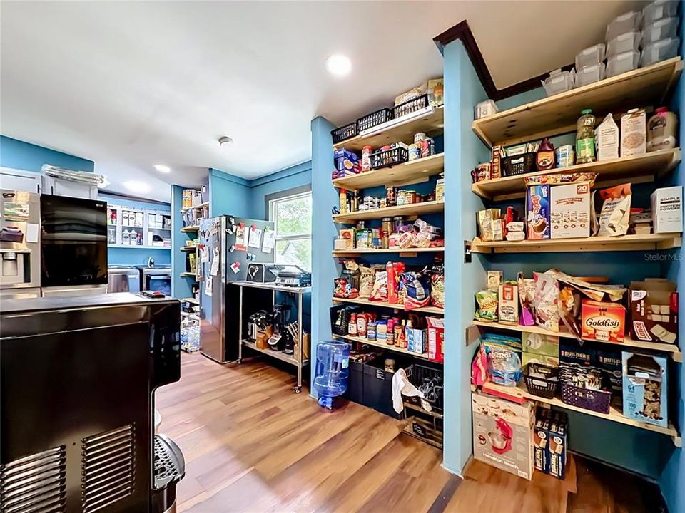 For Sale: $159,900 (3 beds, 2 baths, 1563 Square Feet)