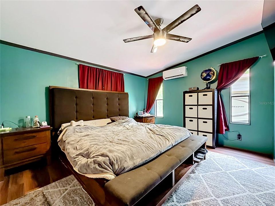 For Sale: $159,900 (3 beds, 2 baths, 1563 Square Feet)