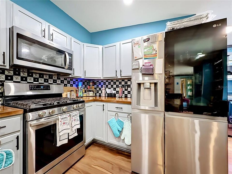 For Sale: $159,900 (3 beds, 2 baths, 1563 Square Feet)