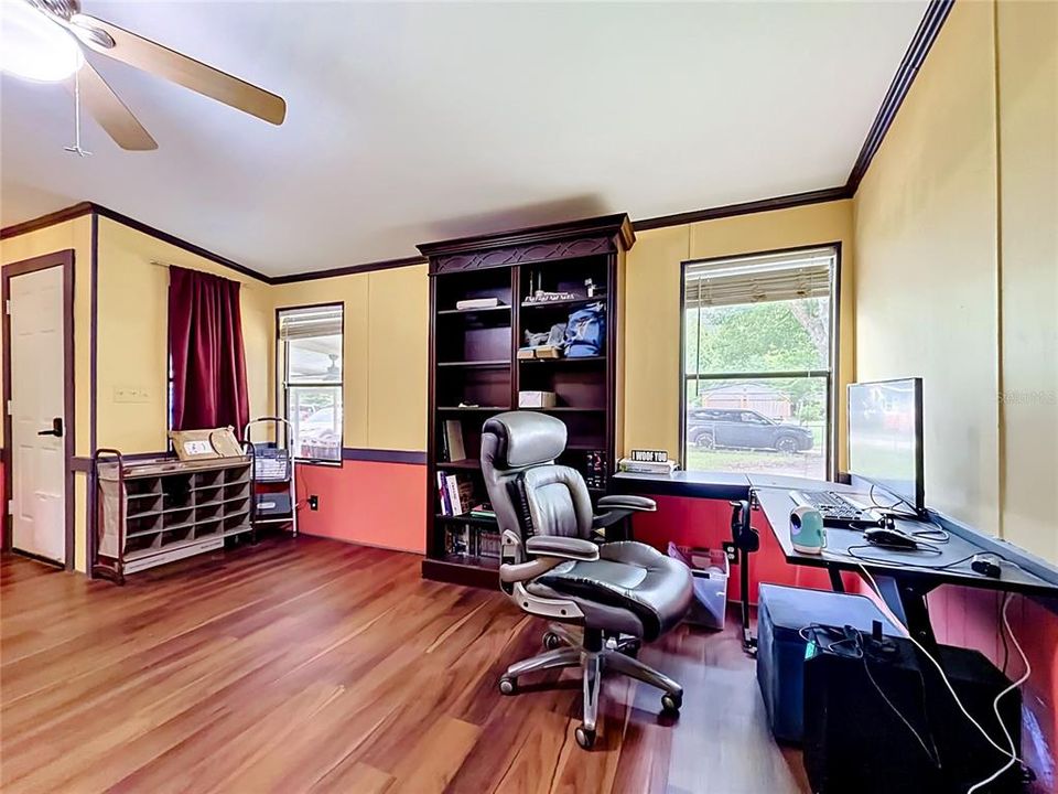 For Sale: $159,900 (3 beds, 2 baths, 1563 Square Feet)