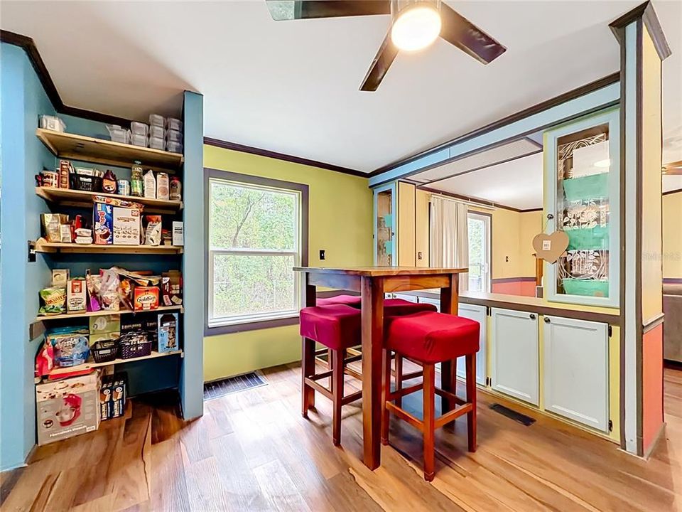 For Sale: $159,900 (3 beds, 2 baths, 1563 Square Feet)