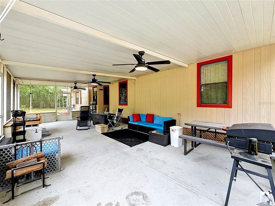 For Sale: $159,900 (3 beds, 2 baths, 1563 Square Feet)