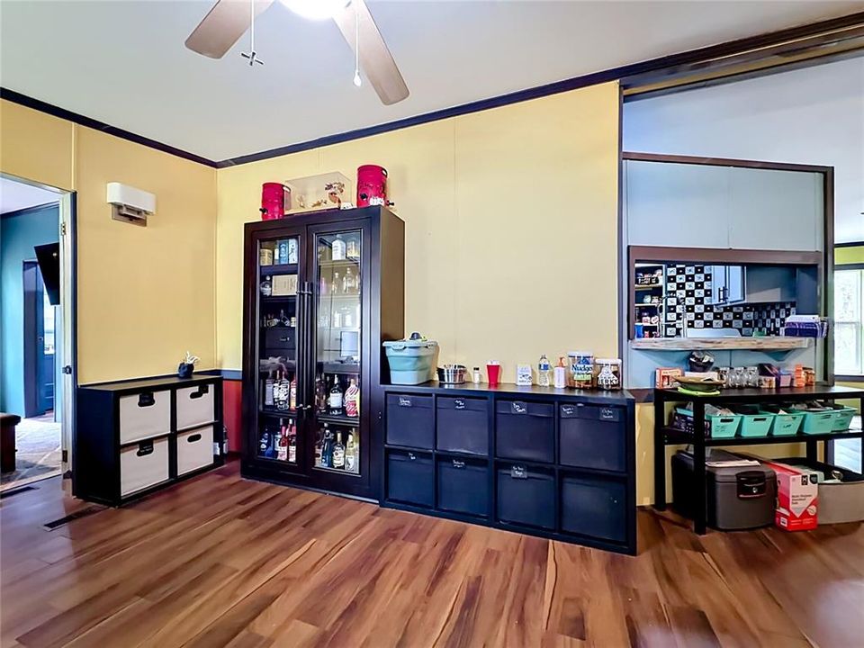 For Sale: $159,900 (3 beds, 2 baths, 1563 Square Feet)