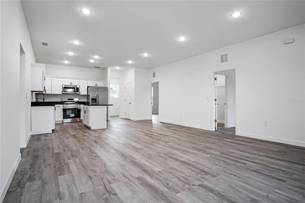 В аренду: $1,999 (4 спален, 2 ванн, 1706 Квадратных фут)