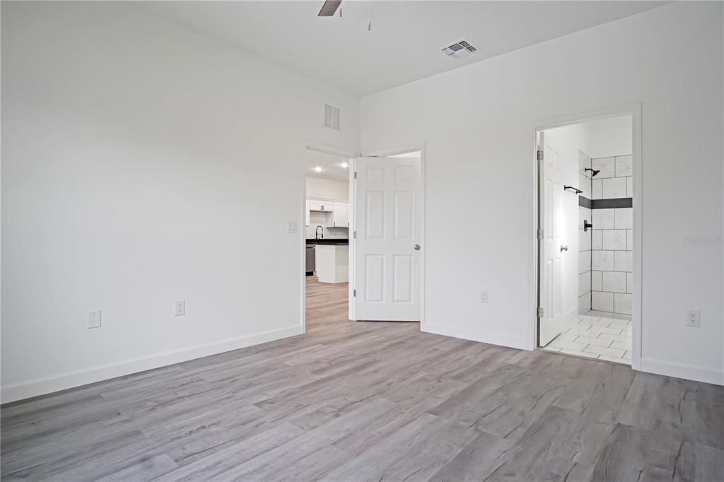 В аренду: $1,999 (4 спален, 2 ванн, 1706 Квадратных фут)