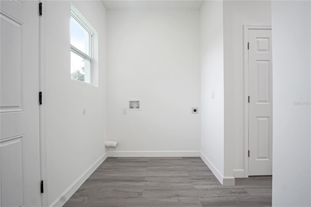 В аренду: $1,999 (4 спален, 2 ванн, 1706 Квадратных фут)