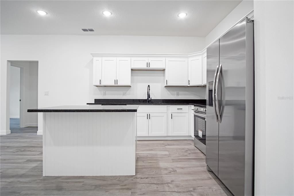 В аренду: $1,999 (4 спален, 2 ванн, 1706 Квадратных фут)