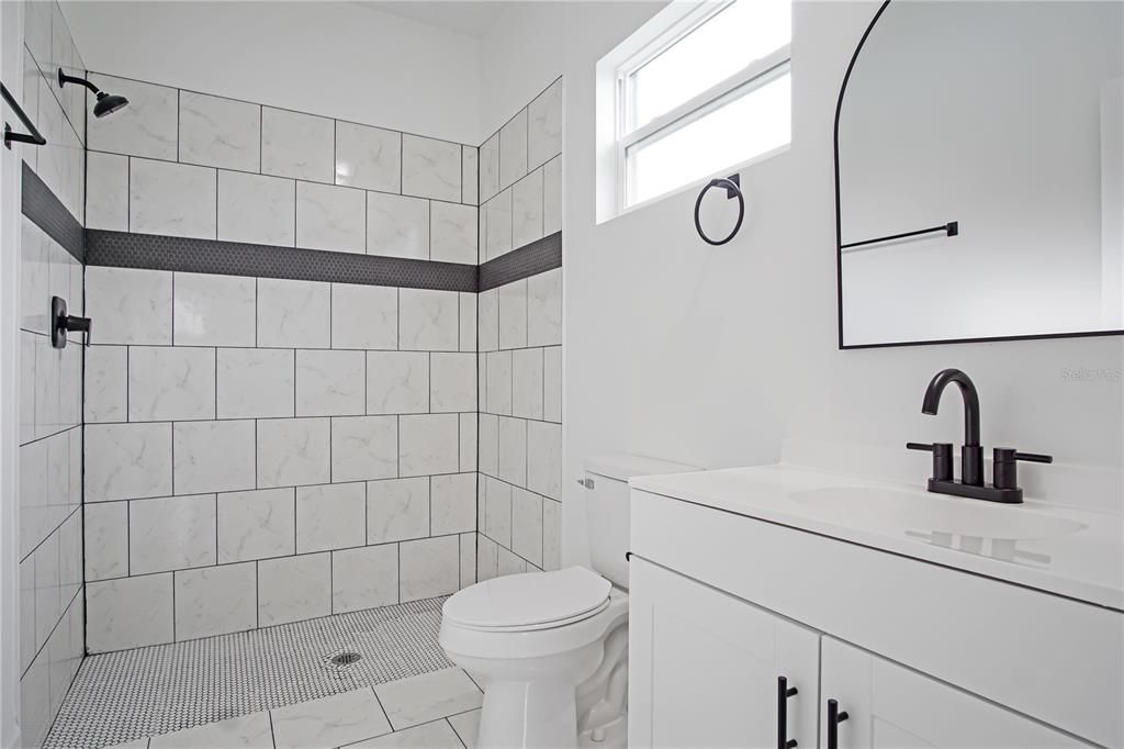 В аренду: $1,999 (4 спален, 2 ванн, 1706 Квадратных фут)