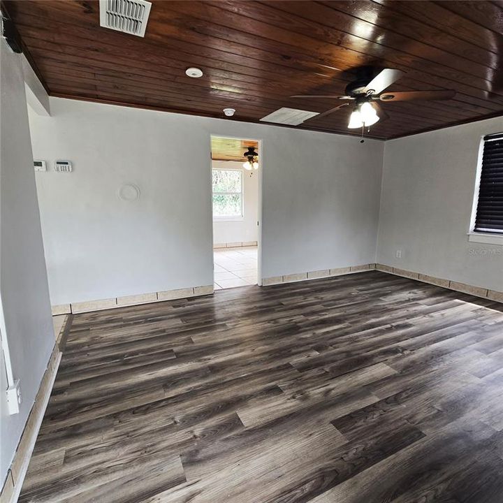 For Sale: $179,000 (2 beds, 1 baths, 672 Square Feet)