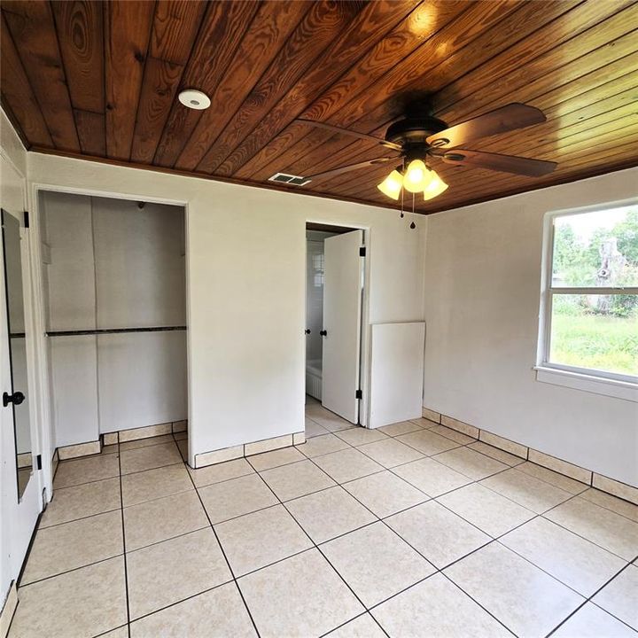 For Sale: $179,000 (2 beds, 1 baths, 672 Square Feet)