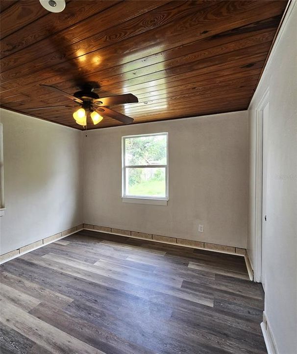 For Sale: $179,000 (2 beds, 1 baths, 672 Square Feet)