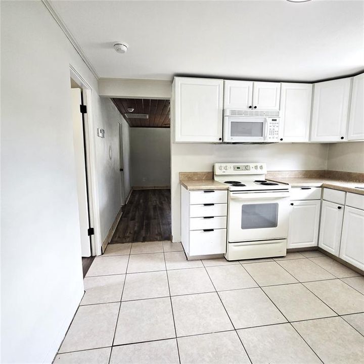 For Sale: $179,000 (2 beds, 1 baths, 672 Square Feet)