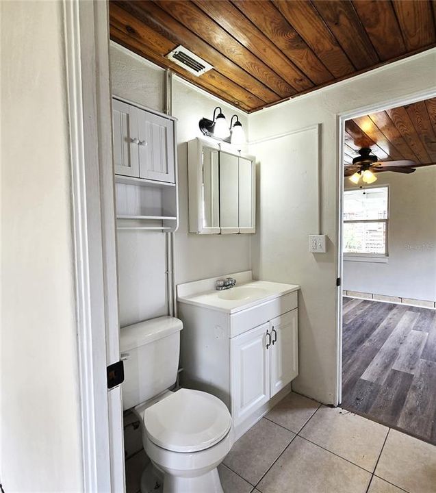 For Sale: $179,000 (2 beds, 1 baths, 672 Square Feet)