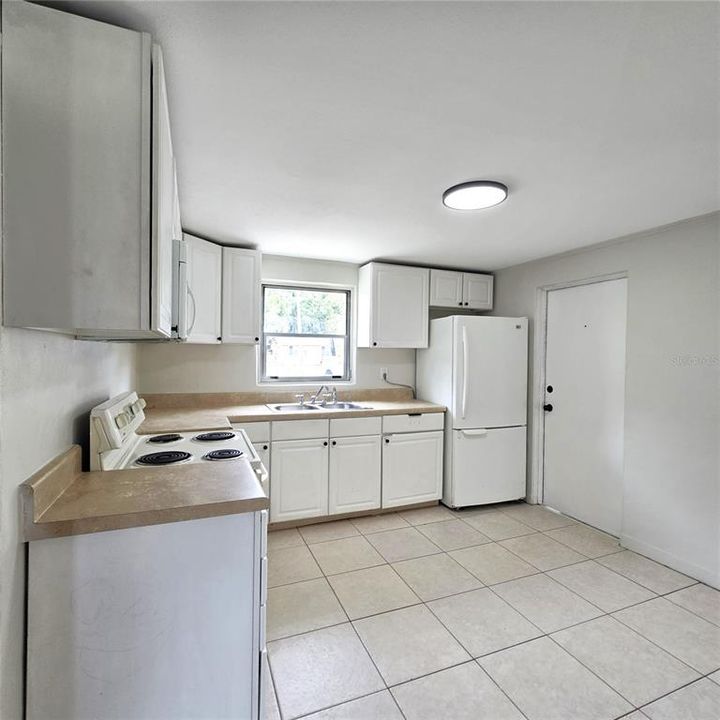 For Sale: $179,000 (2 beds, 1 baths, 672 Square Feet)