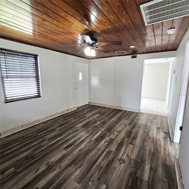 For Sale: $179,000 (2 beds, 1 baths, 672 Square Feet)