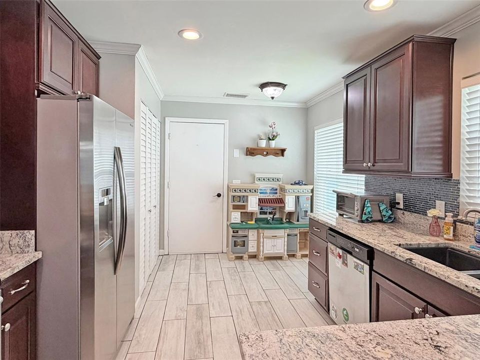 For Sale: $325,000 (3 beds, 2 baths, 1244 Square Feet)
