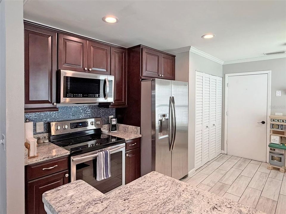 For Sale: $325,000 (3 beds, 2 baths, 1244 Square Feet)