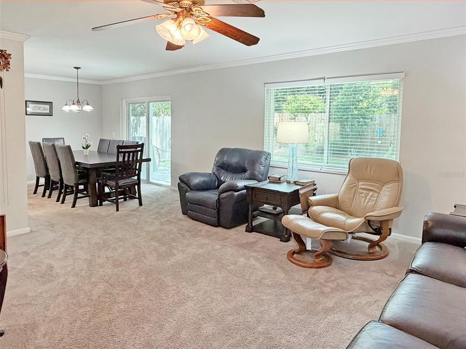 For Sale: $325,000 (3 beds, 2 baths, 1244 Square Feet)