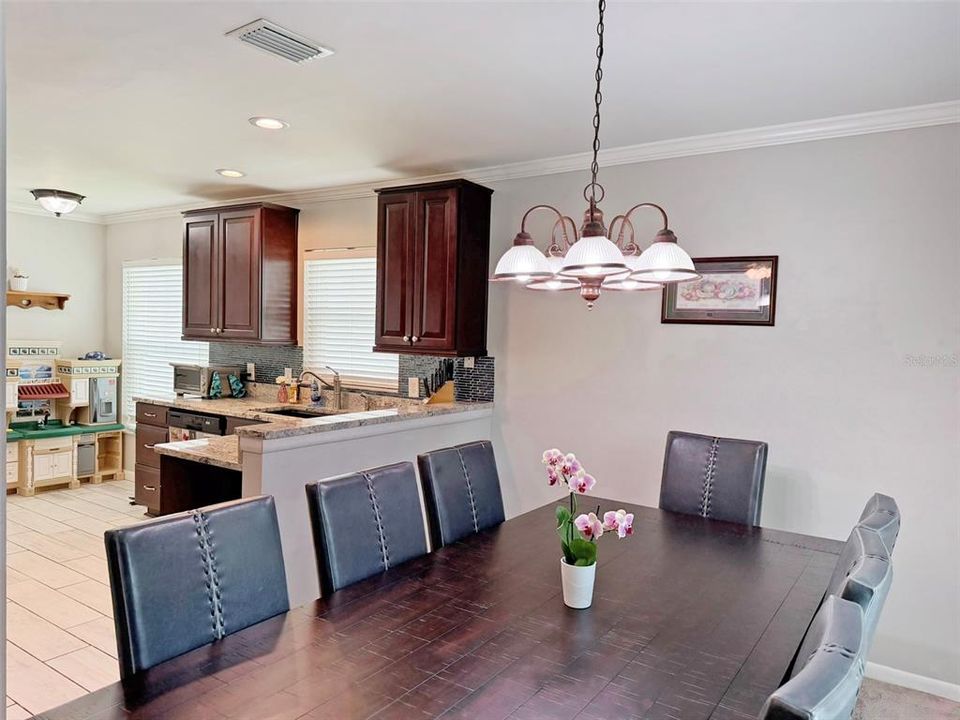 For Sale: $325,000 (3 beds, 2 baths, 1244 Square Feet)