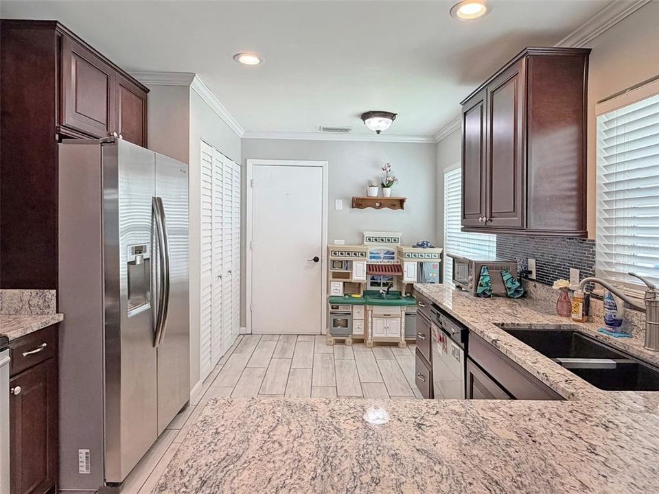 For Sale: $325,000 (3 beds, 2 baths, 1244 Square Feet)