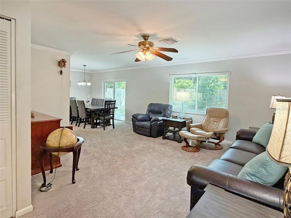 For Sale: $325,000 (3 beds, 2 baths, 1244 Square Feet)