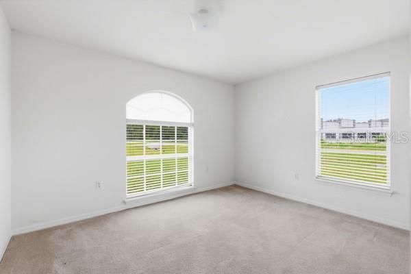 Activo con contrato: $230,000 (4 camas, 2 baños, 1665 Pies cuadrados)