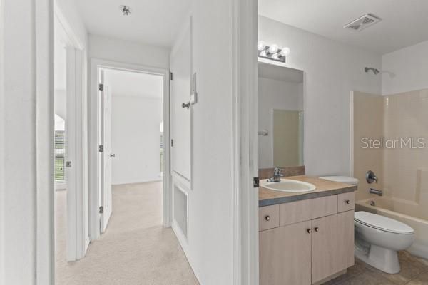Activo con contrato: $230,000 (4 camas, 2 baños, 1665 Pies cuadrados)