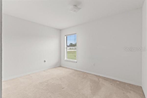 Activo con contrato: $230,000 (4 camas, 2 baños, 1665 Pies cuadrados)