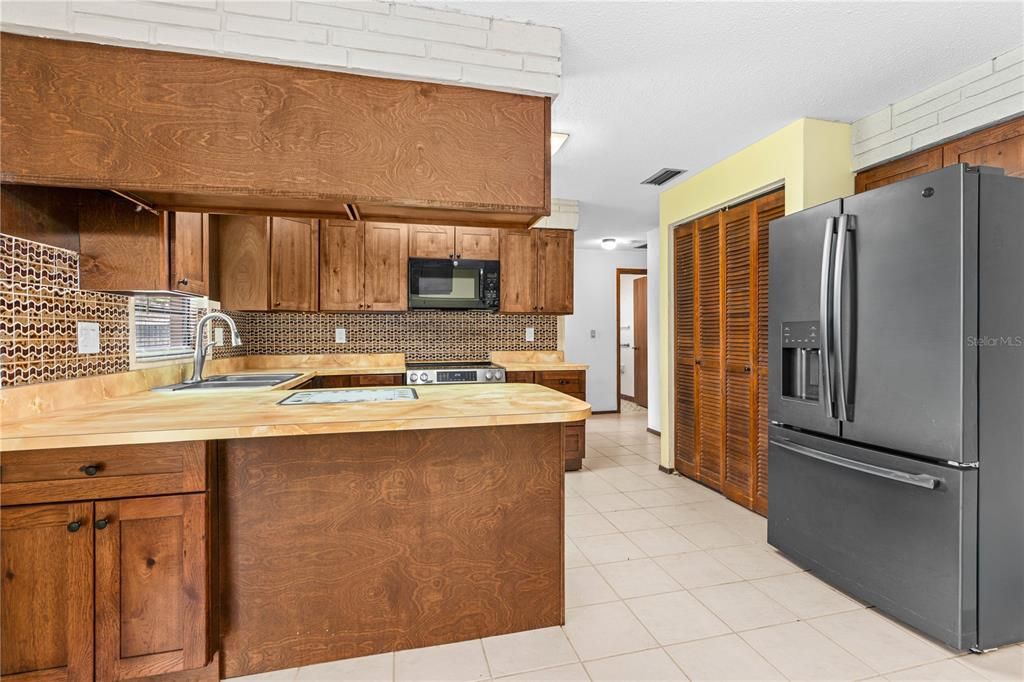 На продажу: $315,000 (3 спален, 2 ванн, 1300 Квадратных фут)
