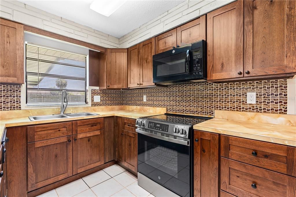 На продажу: $315,000 (3 спален, 2 ванн, 1300 Квадратных фут)