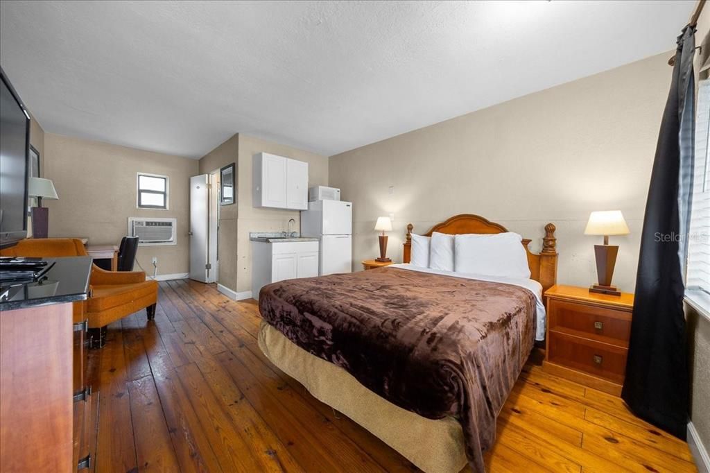 For Sale: $1,350,000 (0 beds, 0 baths, 7798 Square Feet)