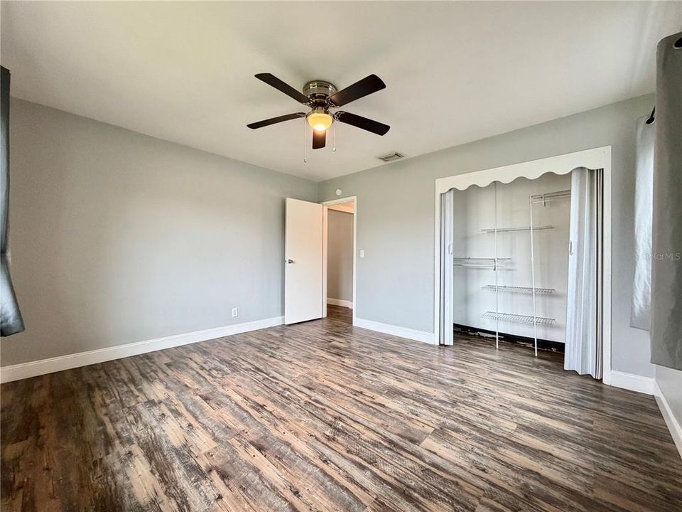 For Rent: $2,100 (2 beds, 1 baths, 930 Square Feet)