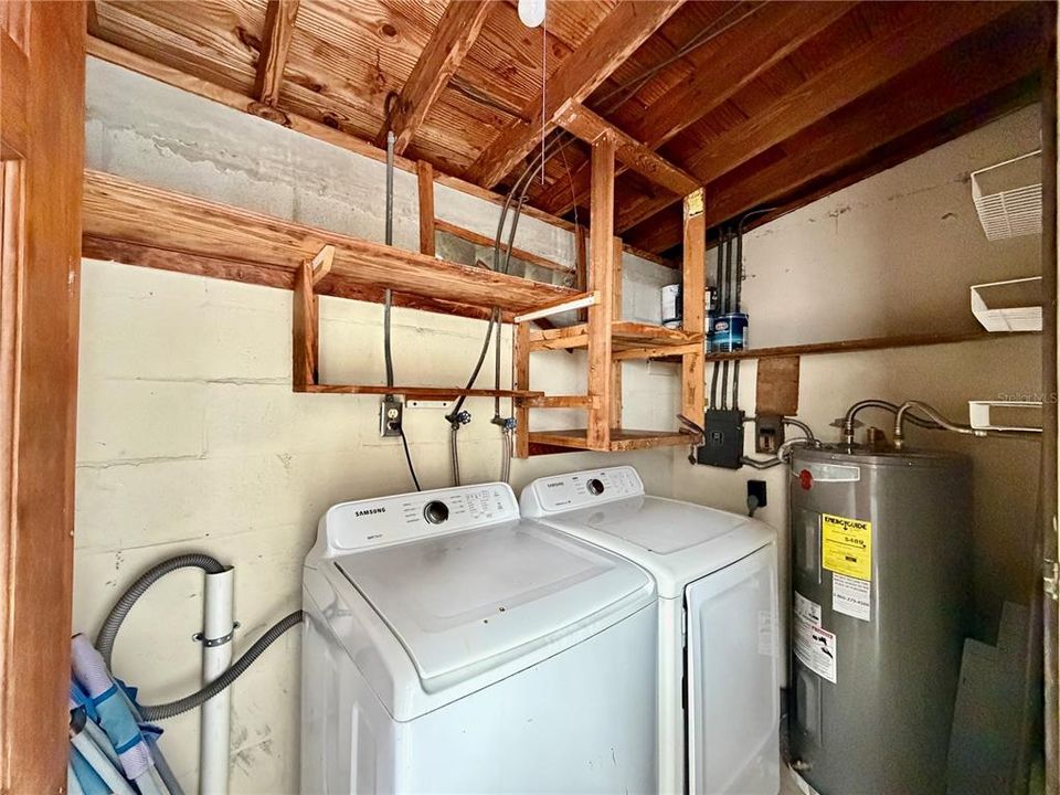 For Rent: $2,100 (2 beds, 1 baths, 930 Square Feet)