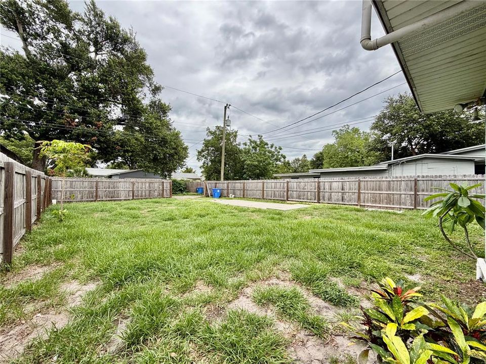 For Rent: $2,100 (2 beds, 1 baths, 930 Square Feet)