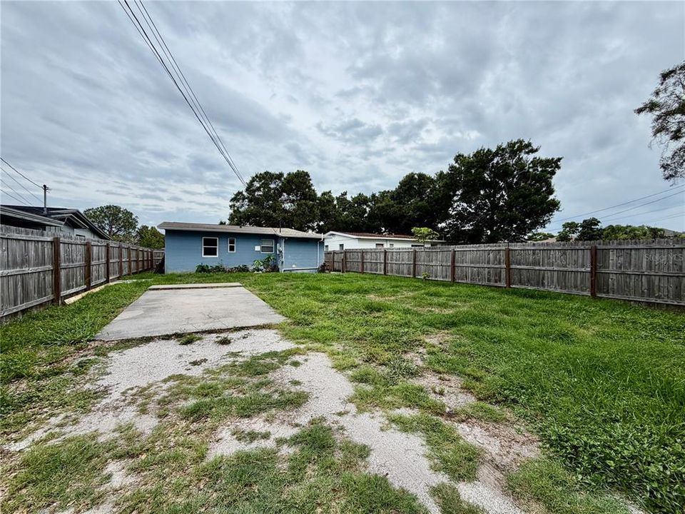 For Rent: $2,100 (2 beds, 1 baths, 930 Square Feet)