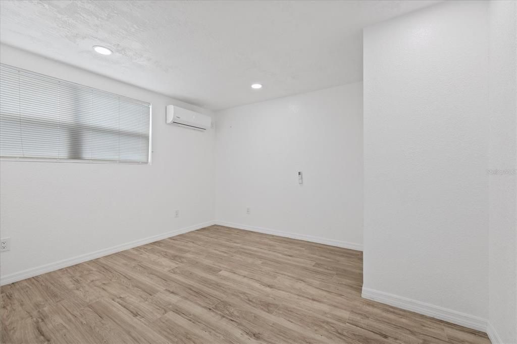 For Sale: $335,000 (4 beds, 3 baths, 1586 Square Feet)