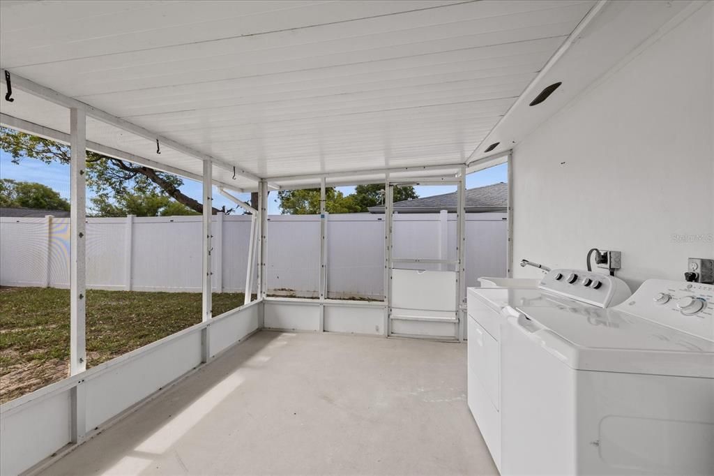 For Sale: $335,000 (4 beds, 3 baths, 1586 Square Feet)