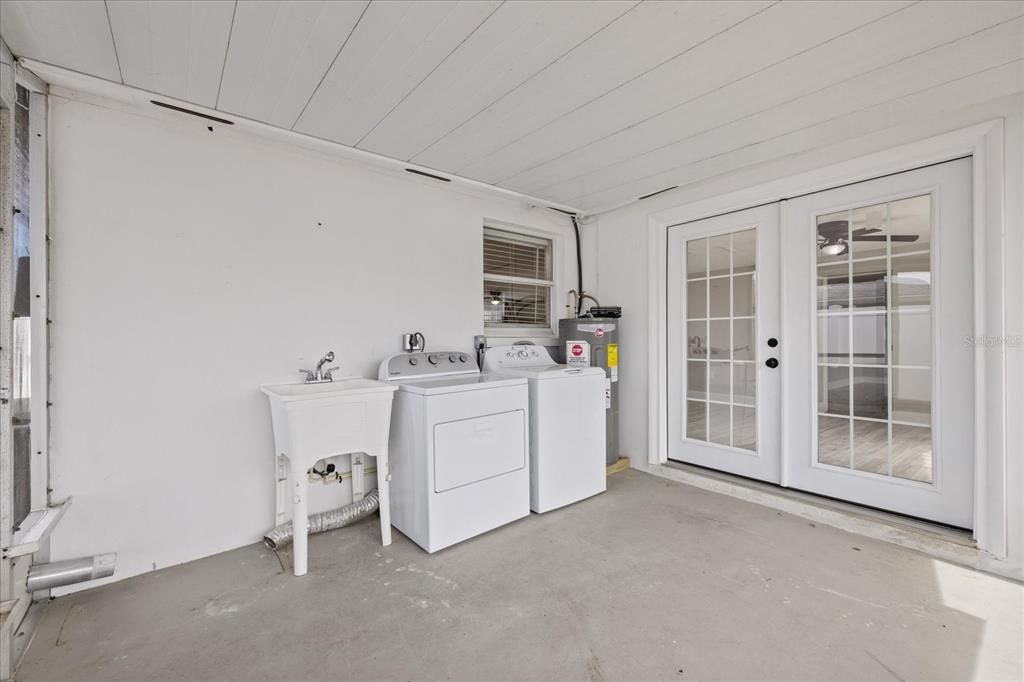 For Sale: $335,000 (4 beds, 3 baths, 1586 Square Feet)