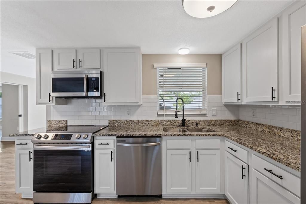 For Sale: $335,000 (4 beds, 3 baths, 1586 Square Feet)