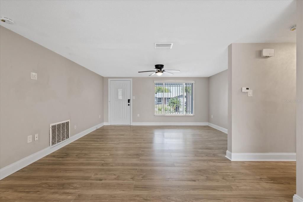 For Sale: $335,000 (4 beds, 3 baths, 1586 Square Feet)