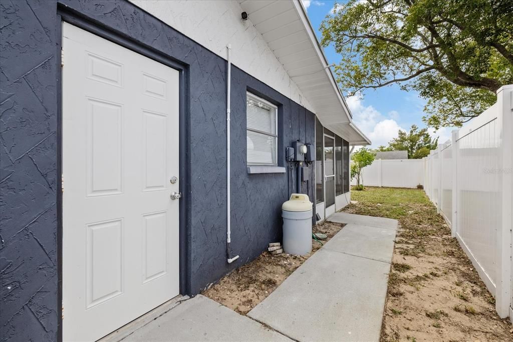 For Sale: $335,000 (4 beds, 3 baths, 1586 Square Feet)