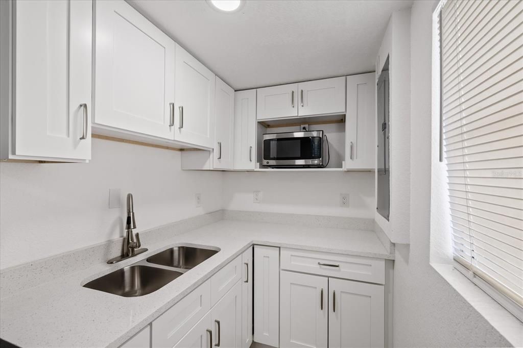 For Sale: $335,000 (4 beds, 3 baths, 1586 Square Feet)