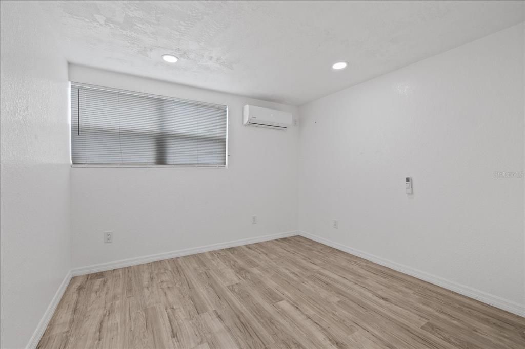 For Sale: $335,000 (4 beds, 3 baths, 1586 Square Feet)