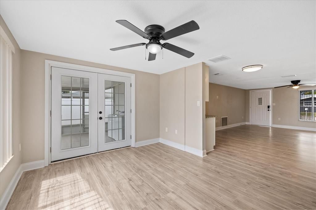 For Sale: $335,000 (4 beds, 3 baths, 1586 Square Feet)