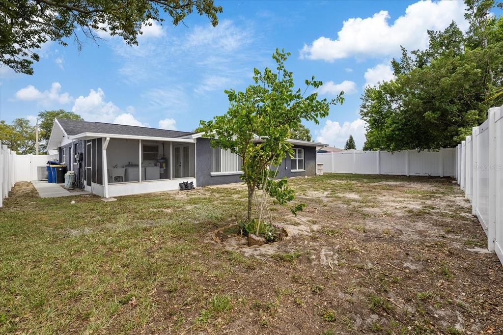 For Sale: $335,000 (4 beds, 3 baths, 1586 Square Feet)