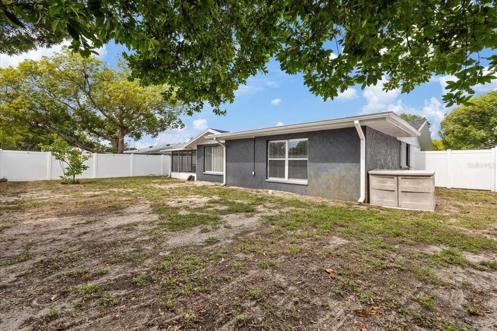 For Sale: $335,000 (4 beds, 3 baths, 1586 Square Feet)