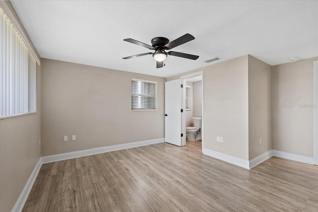 For Sale: $335,000 (4 beds, 3 baths, 1586 Square Feet)