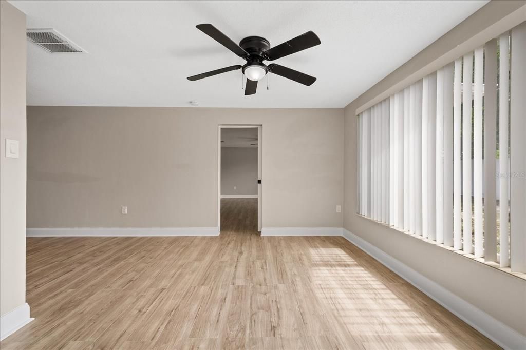 For Sale: $335,000 (4 beds, 3 baths, 1586 Square Feet)